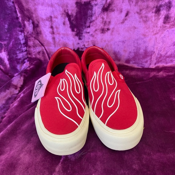 STRAYE Ventura slip-on skate shoes in Red Fuego - Picture 3 of 10